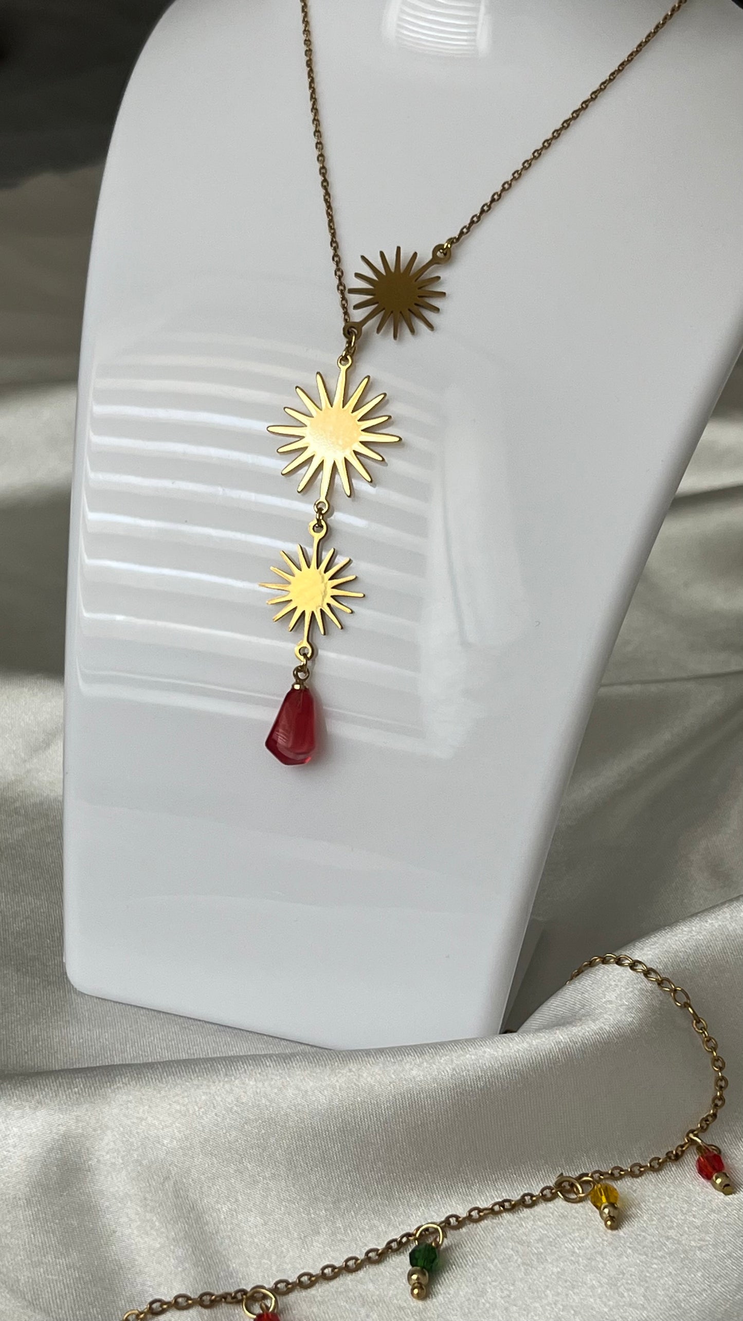 Collier Hinar